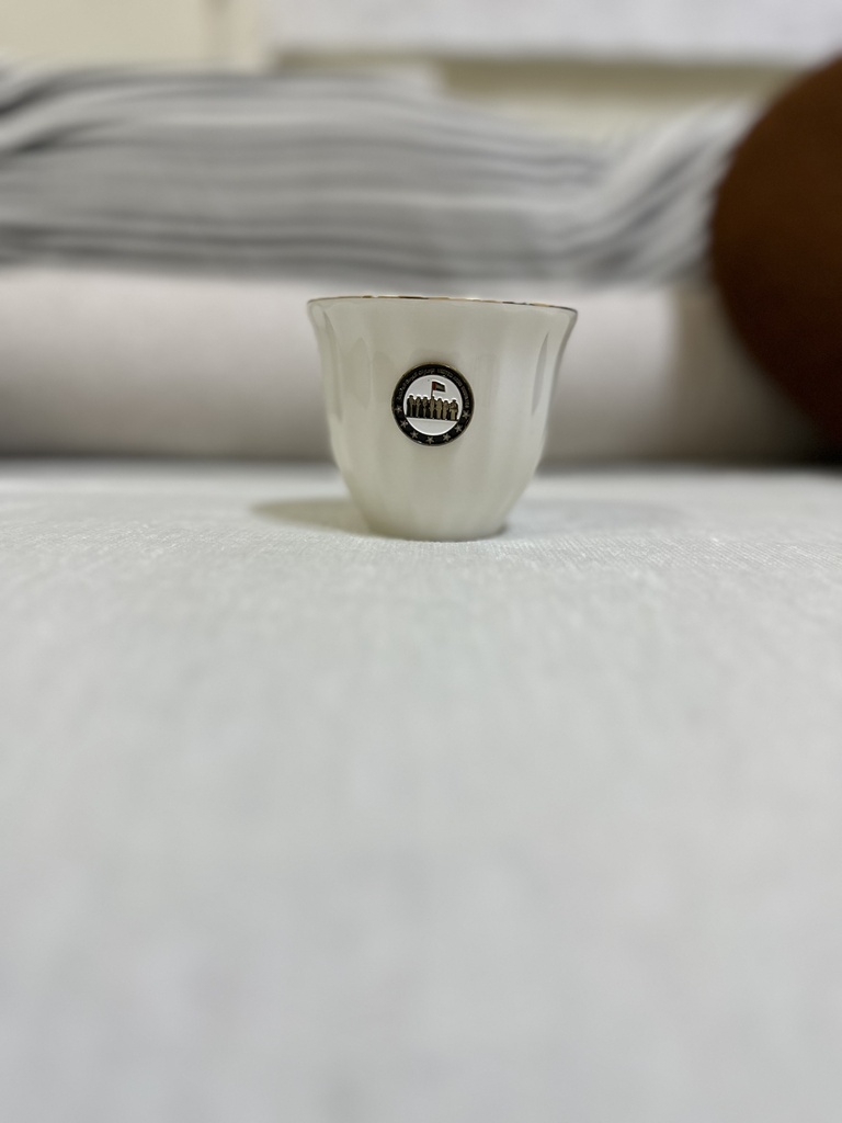 مدخن ابيض بشعار عيد الاتحاد