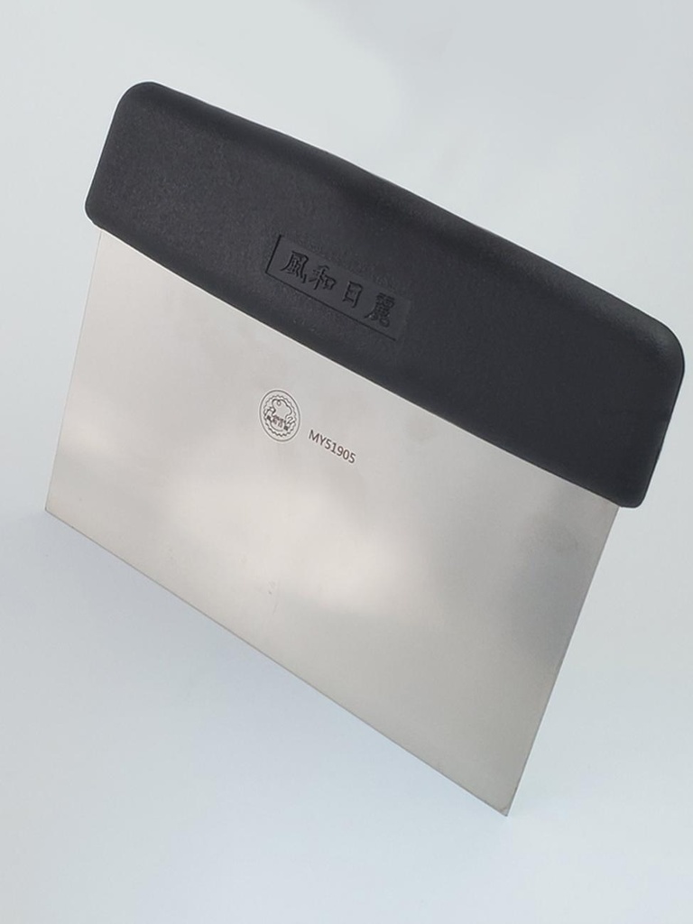 مكشطة وقطاعة معجنات من الاستانلس ستيل بمقبض بلاستيك