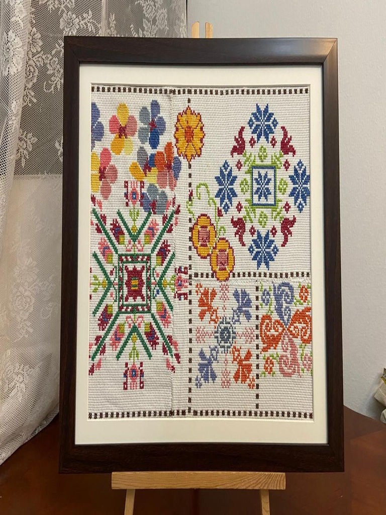 أنماط تراثية وزخارف ملونة _لوحة تطريز يدوي