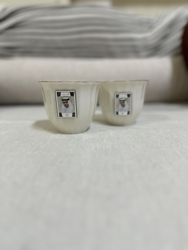 مدخن و كوب بشعار حديدي