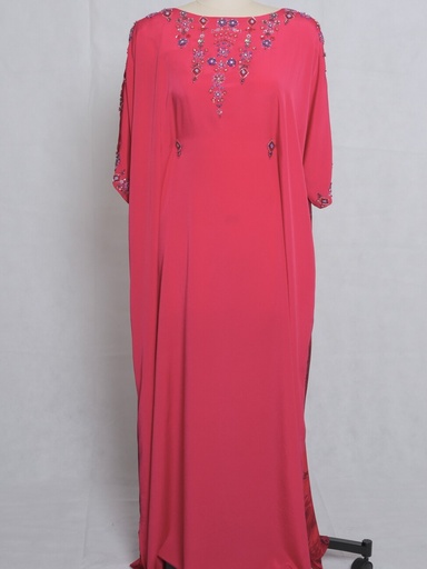 An elegant jalabiya with hand embroidery.